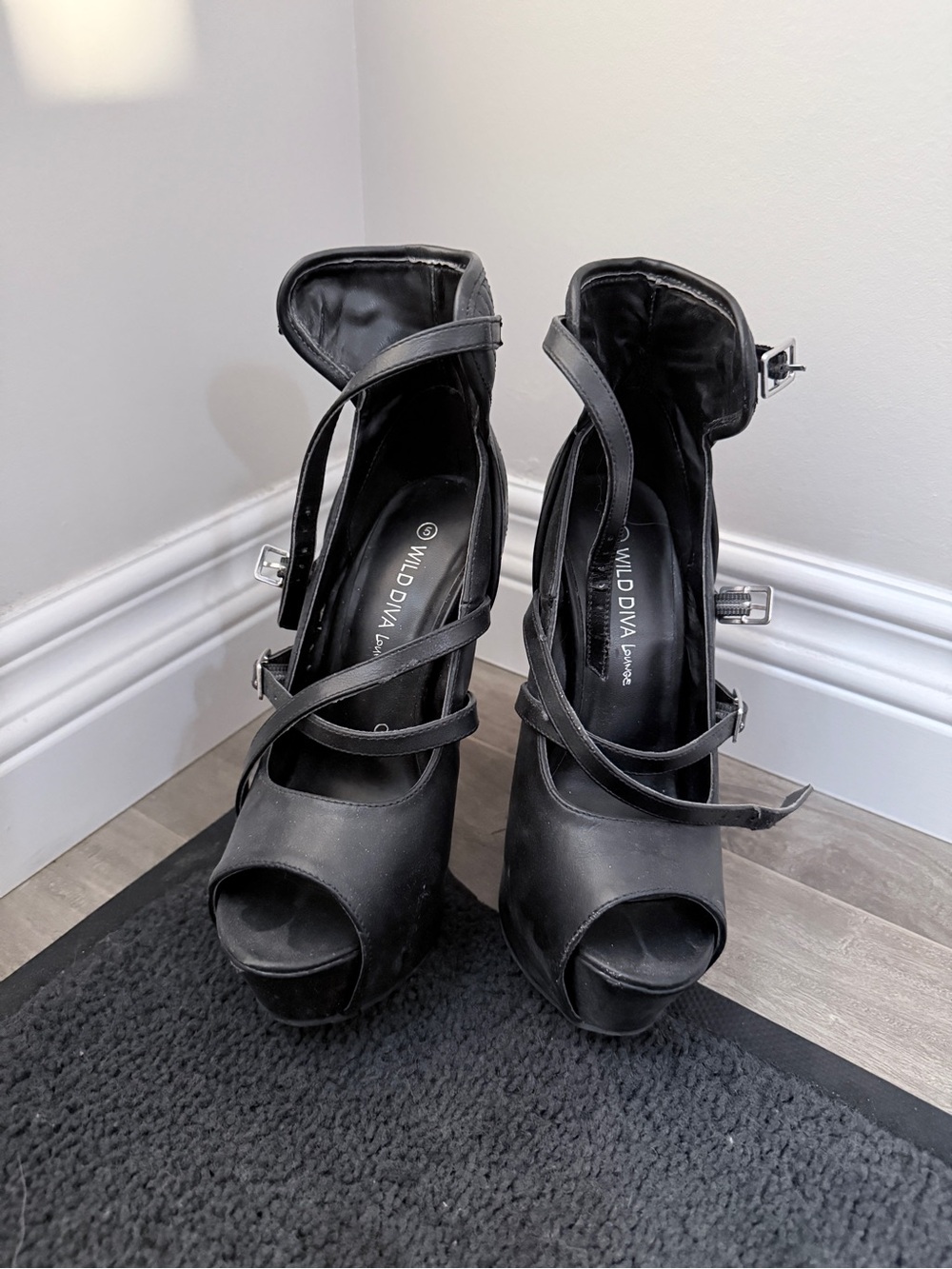 Wild Diva Black Strappy Peep-Toe Platform Heels